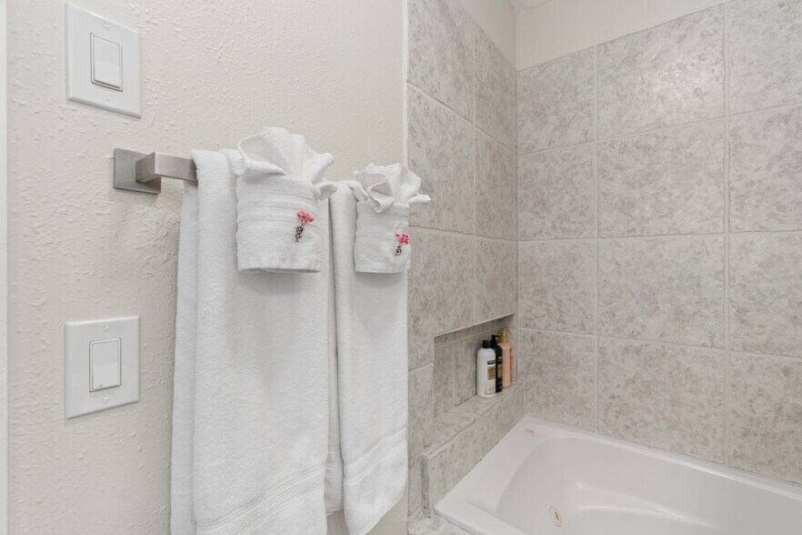 More Photos Of 1520 NE 51st St, Fort Lauderdale Apartments For Sale