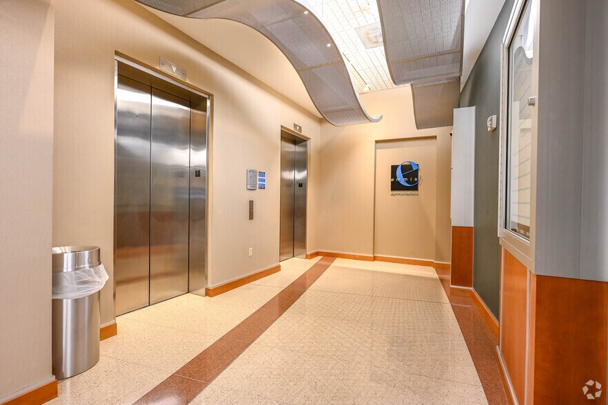 More Photos Of 40 Monument Cir, Indianapolis Office For Sale