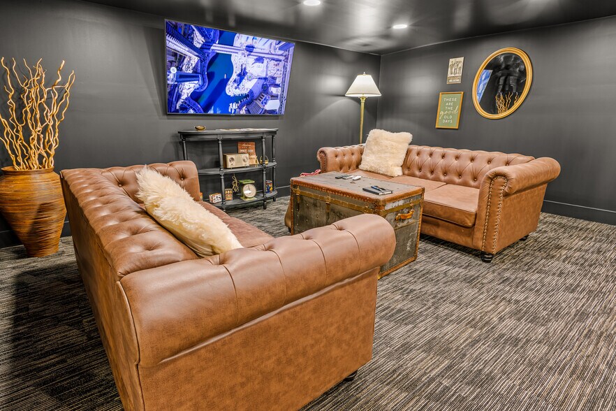 More Photos Of 132 W International Speedway Blvd, Daytona Beach Office For Lease