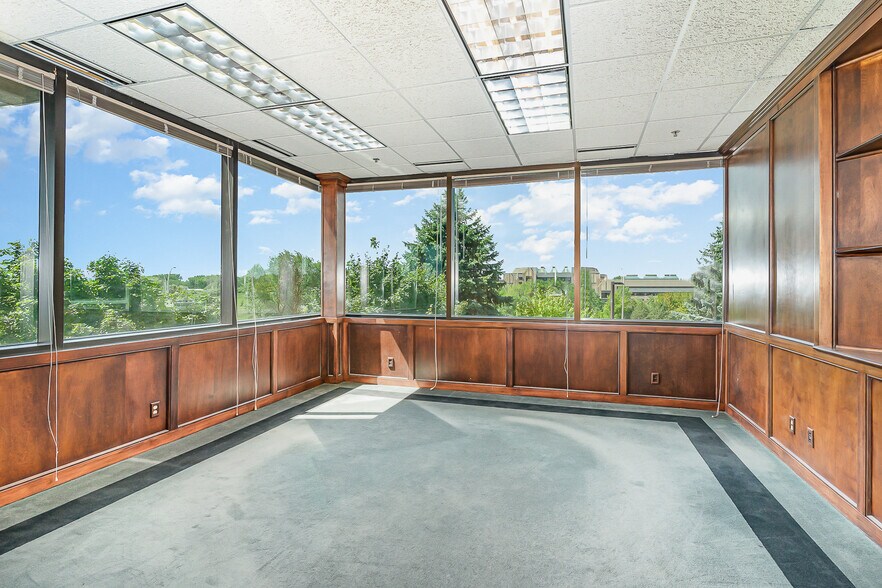 More Photos Of 941 Hillwind Rd NE, Minneapolis Medical For Lease