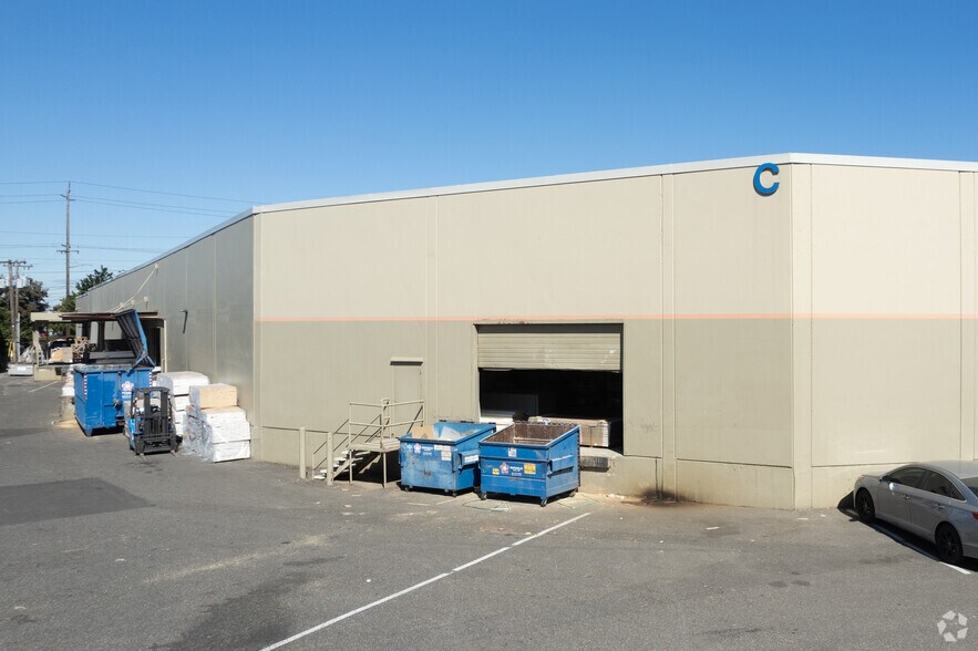 More Photos Of 3241-3255 NW Yeon Ave, Portland Unknown For Lease