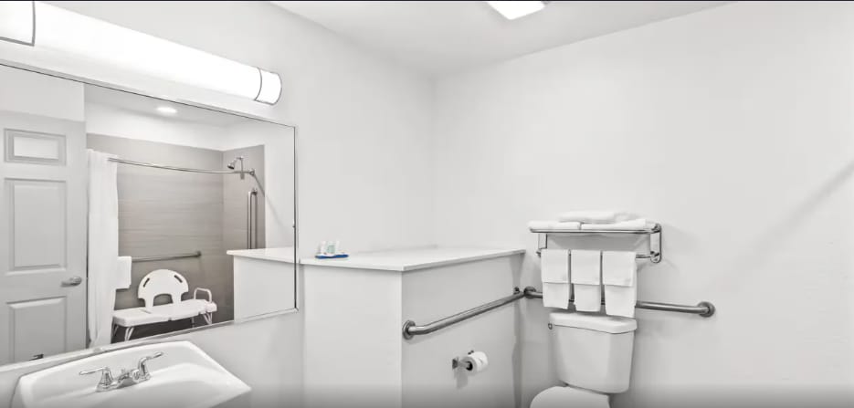 More Photos Of 106 Hasler Blvd, Bastrop Hotel For Sale