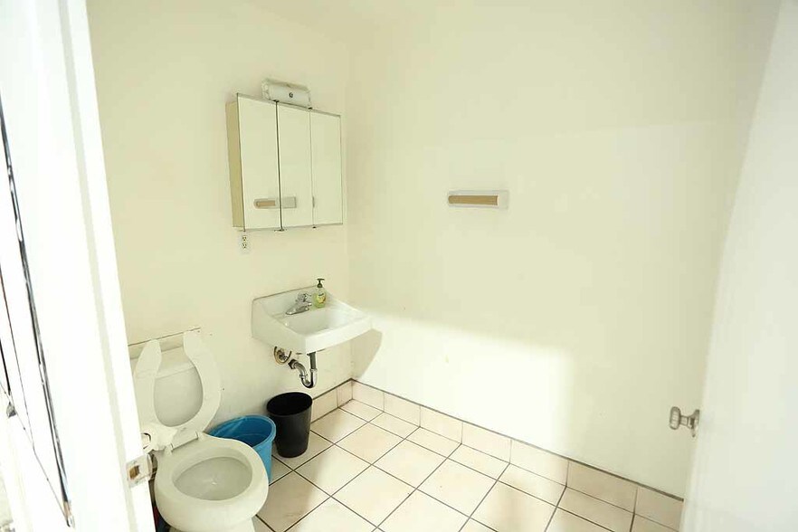 More Photos Of 4023 W Oquendo Rd, Las Vegas Warehouse For Sale