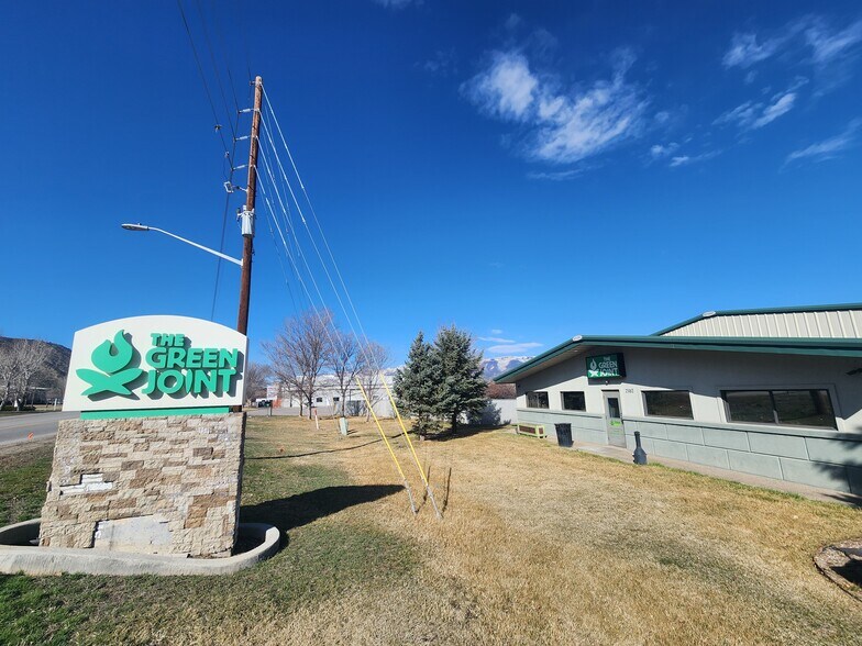 More Photos Of 2102 Airport Rd, Rifle Warehouse For Sale