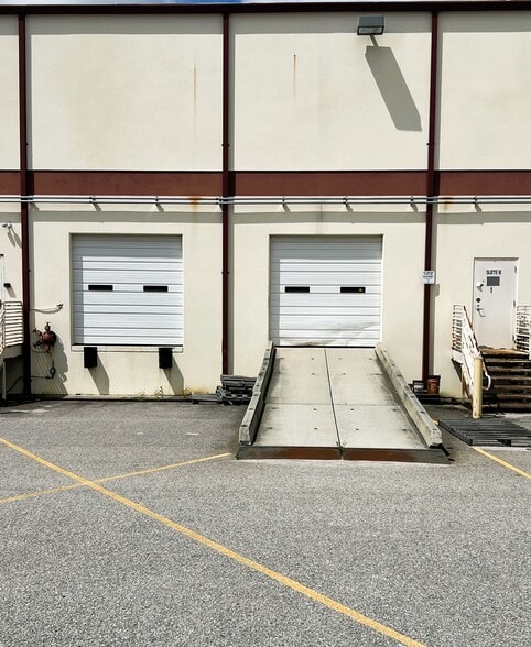 More Photos Of 1330 17th Ave S, Myrtle Beach Showroom For Lease