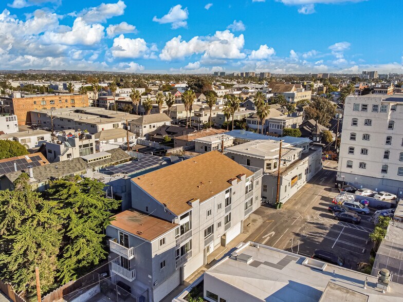 More Photos Of 14 Ozone Ave, Venice Apartments For Sale