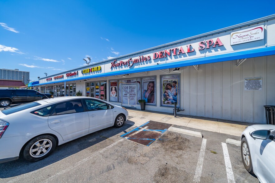 More Photos Of 570-590 W 19th St, Costa Mesa Storefront For Sale