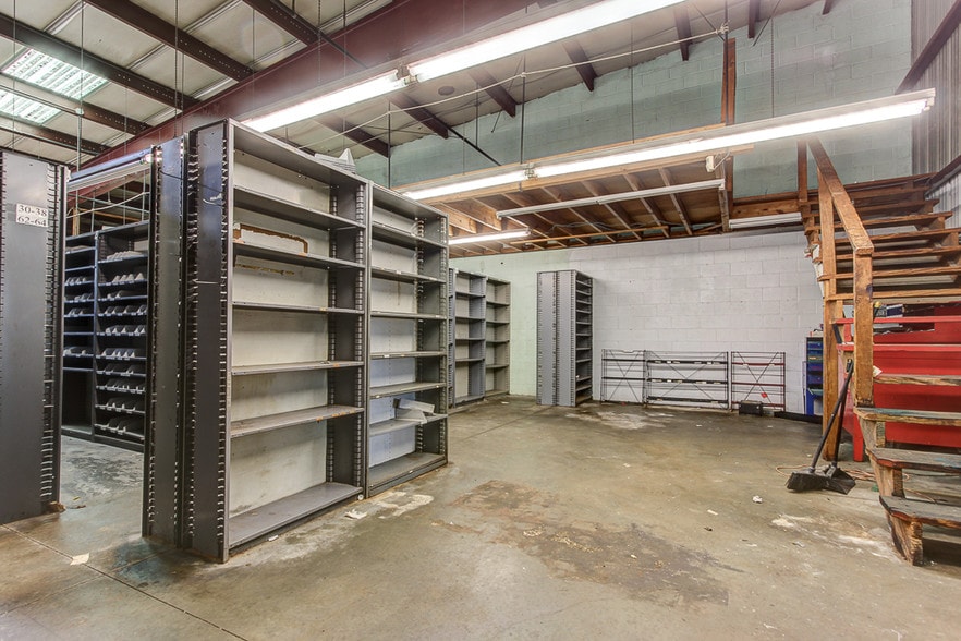 More Photos Of 709 New Franklin Rd, Lagrange Freestanding For Lease