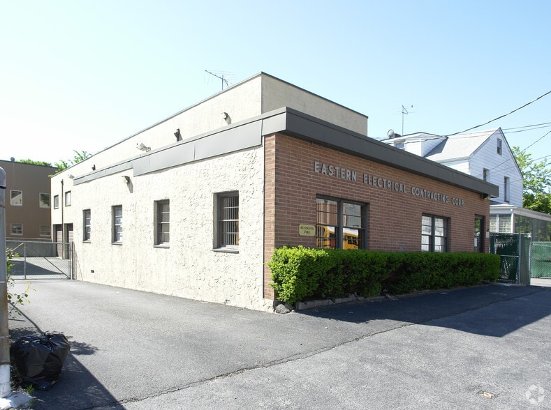 More Photos Of 96-98 Fulton St, White Plains Warehouse For Lease