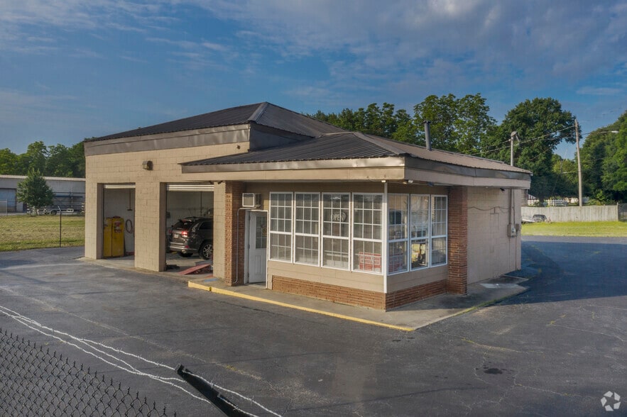 Primary Photo Of 1668 Atlanta Rd SE, Smyrna Auto Repair For Sale