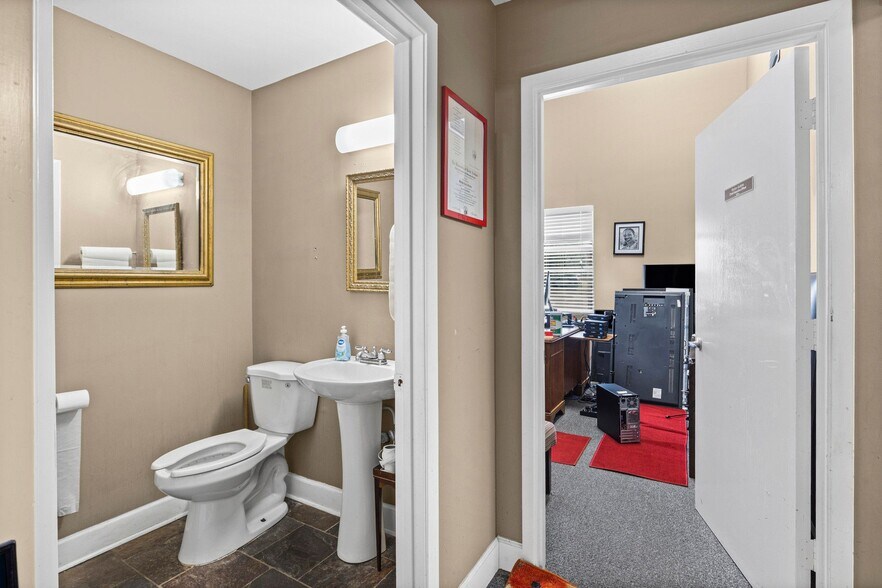 More Photos Of 3512 Godwin Ct, Mobile Medical For Sale