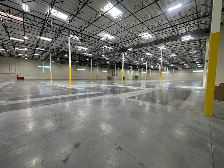 More Photos Of 126 E Oris St, Compton Distribution For Lease