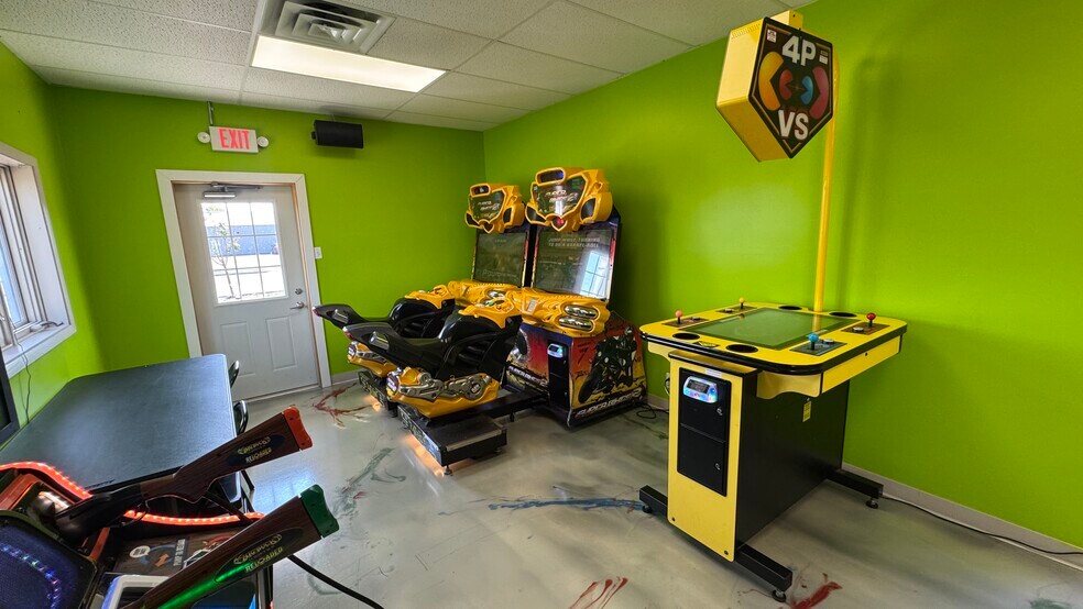 More Photos Of 215 Opportunity Blvd N, Cambridge Service For Sale