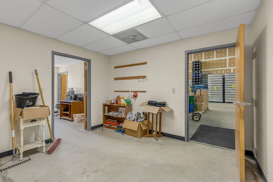 More Photos Of 503 S Old Piedmont Hwy, Greenville Warehouse For Lease