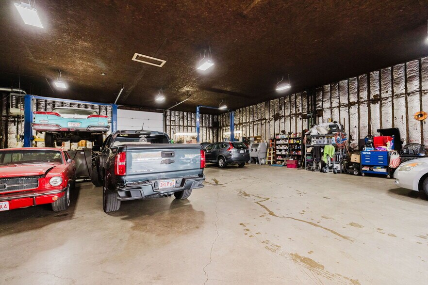 More Photos Of 634 Winthrop St, Taunton Flex For Sale