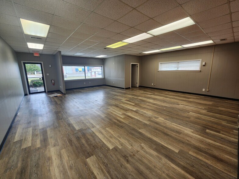 More Photos Of 3297 S Crater Rd, Petersburg Freestanding For Lease