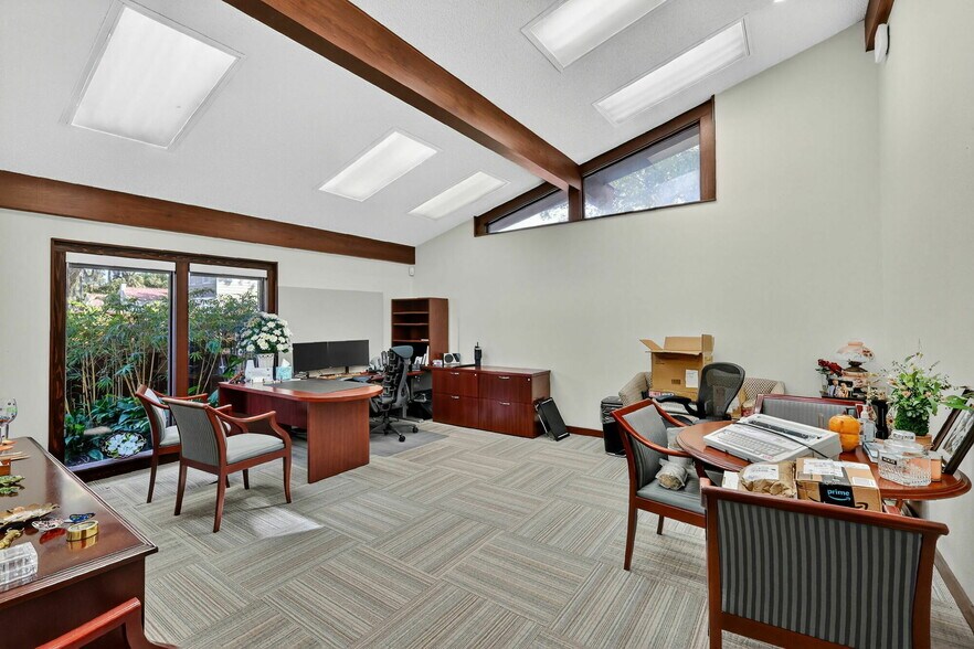 More Photos Of 1029 W Magnolia St, Leesburg Office For Sale