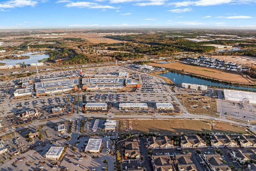 More Photos Of 220 Tanger Outlets Blvd, Pooler Storefront For Lease