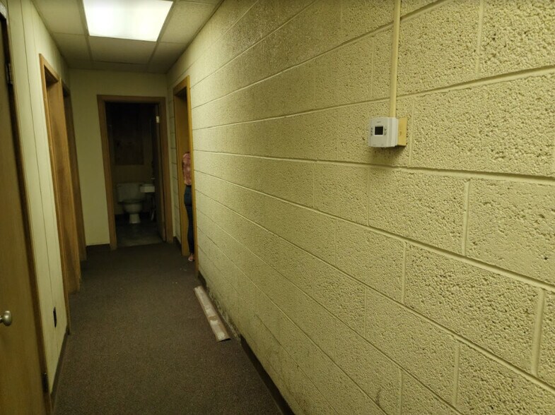 More Photos Of 1900 E Holland Ave, Saginaw Warehouse For Sale