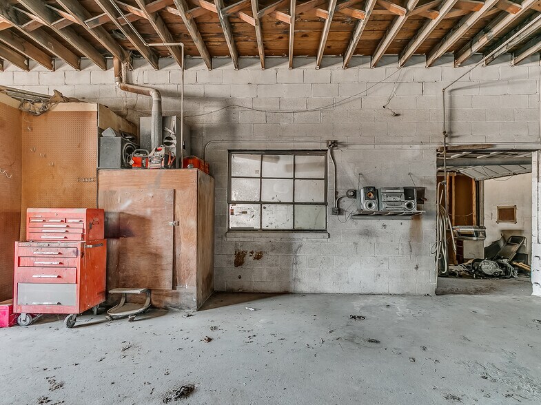 More Photos Of 227 W MacArthur Dr, Midwest City Auto Repair For Sale