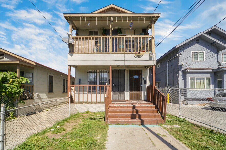 More Photos Of 139 E 36th Pl, Los Angeles Apartments For Sale