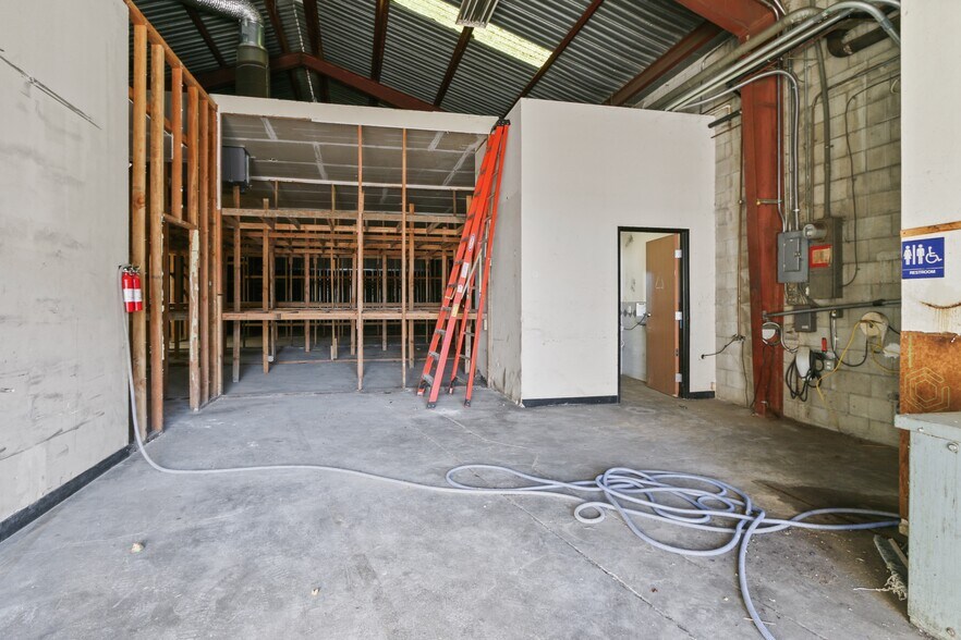 More Photos Of 1410-1412 Elwood St, Los Angeles Warehouse For Sale