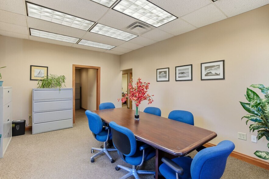 More Photos Of 3825 Lake Elmo Ave N, Lake Elmo Research And Development For Lease