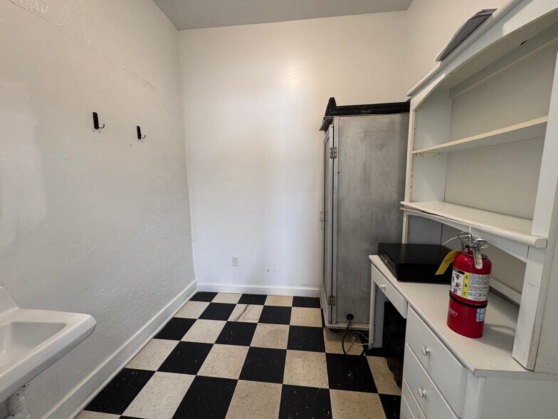 More Photos Of 2610 Lower Huntington Rd, Fort Wayne Storefront Retail Residential For Lease