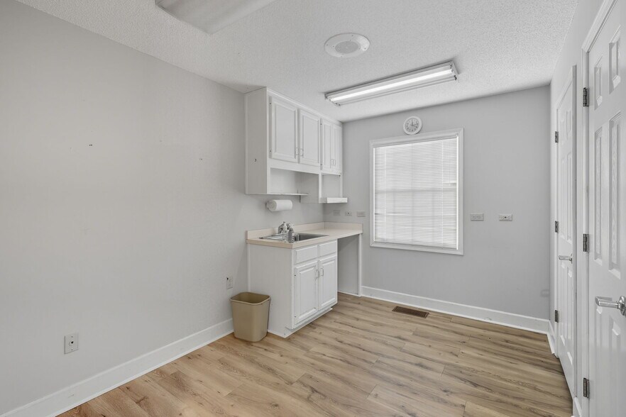 More Photos Of 224 Shallowford Rd NW, Gainesville Medical For Lease