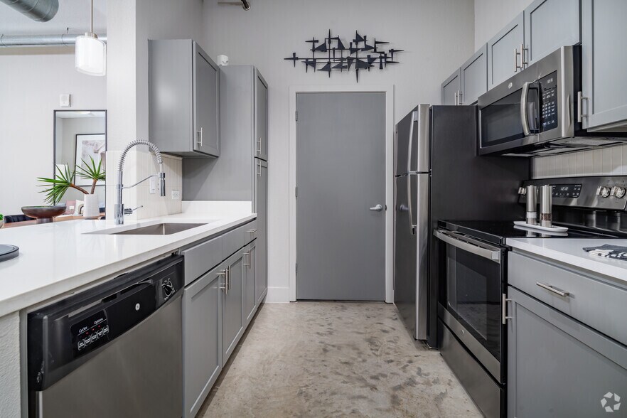 More Photos Of 100 N Santa Rosa St, San Antonio Apartments For Lease