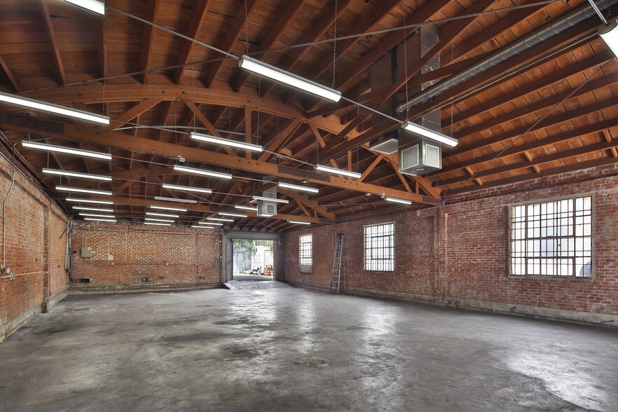 More Photos Of 1335 S La Brea Ave, Los Angeles Storefront Retail Office For Lease