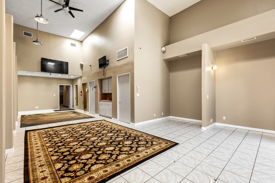 More Photos Of 1240 N Jefferson St, Anaheim Warehouse For Sale