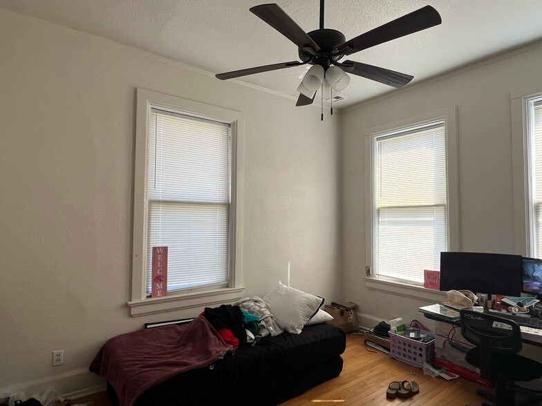 More Photos Of 821 W Broadway St, Muskogee Restaurant For Sale