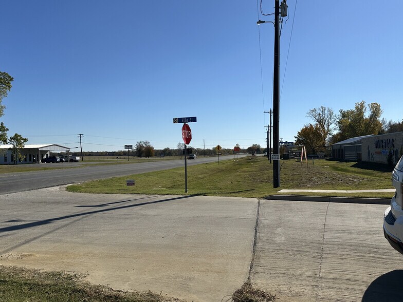 More Photos Of 305 US 377 hwy, Whitesboro Land For Lease