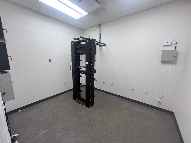 More Photos Of 870 W Robinson Dr, North Salt Lake Warehouse For Lease