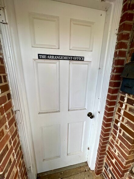 More Photos Of 100 N Fifth St, Manchester Funeral Home For Sale