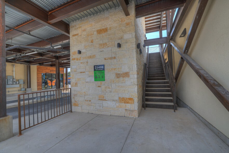 More Photos Of 207 E San Antonio St, New Braunfels Loft Creative Space For Lease