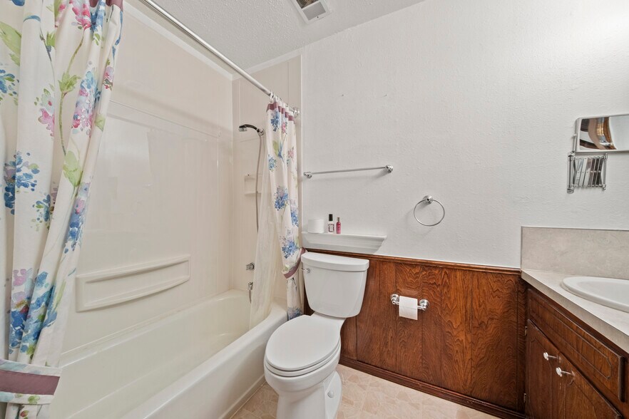 More Photos Of 523 W Country Club Rd, Chickasha Office Residential For Sale