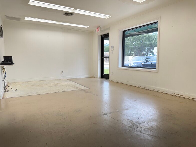 More Photos Of 4406 Exchange Ave, Naples Manufacturing For Sale