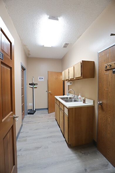 More Photos Of 2255 S Linden Rd, Flint Office For Sale