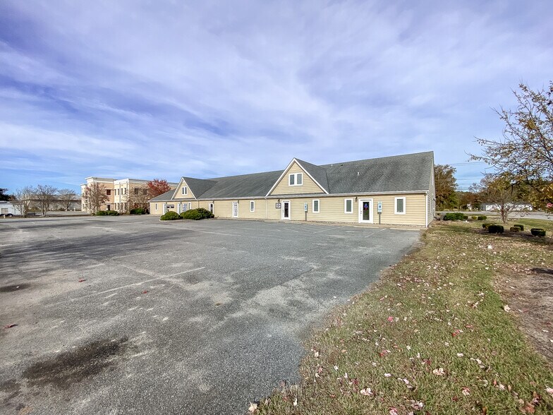 More Photos Of 111 Currituck Commercial Dr, Moyock Office For Sale