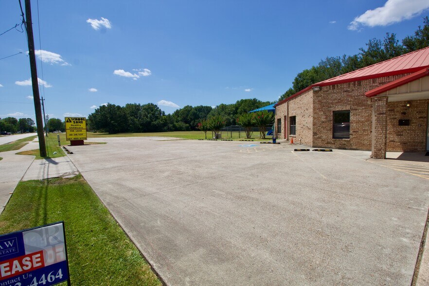 More Photos Of 3421 E Walnut St, Pearland Daycare Center For Sale