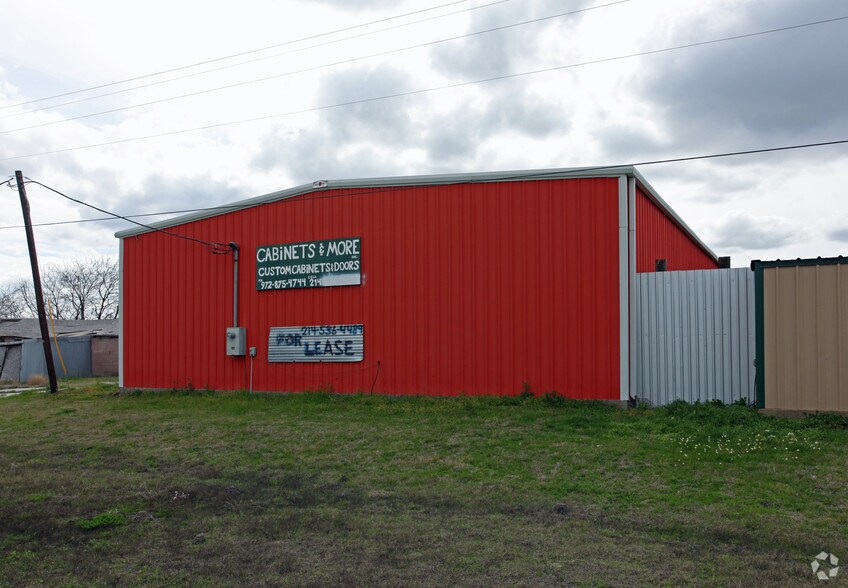 More Photos Of 5305 N Interstate Highway 45, Ennis Manufacturing For Sale