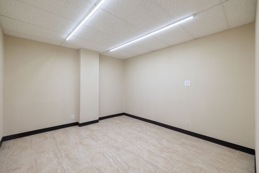 More Photos Of 2930 E Houston St, San Antonio Industrial For Sale