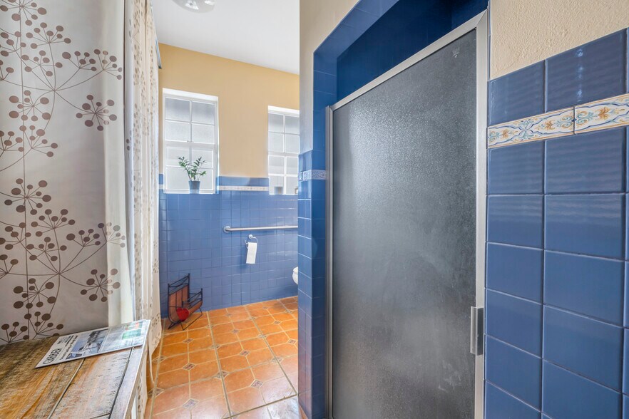 More Photos Of 2834 Beach Blvd, Gulfport Freestanding For Sale