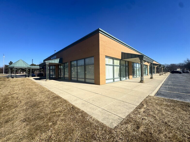 More Photos Of 3577 E New York St, Aurora Unknown For Lease