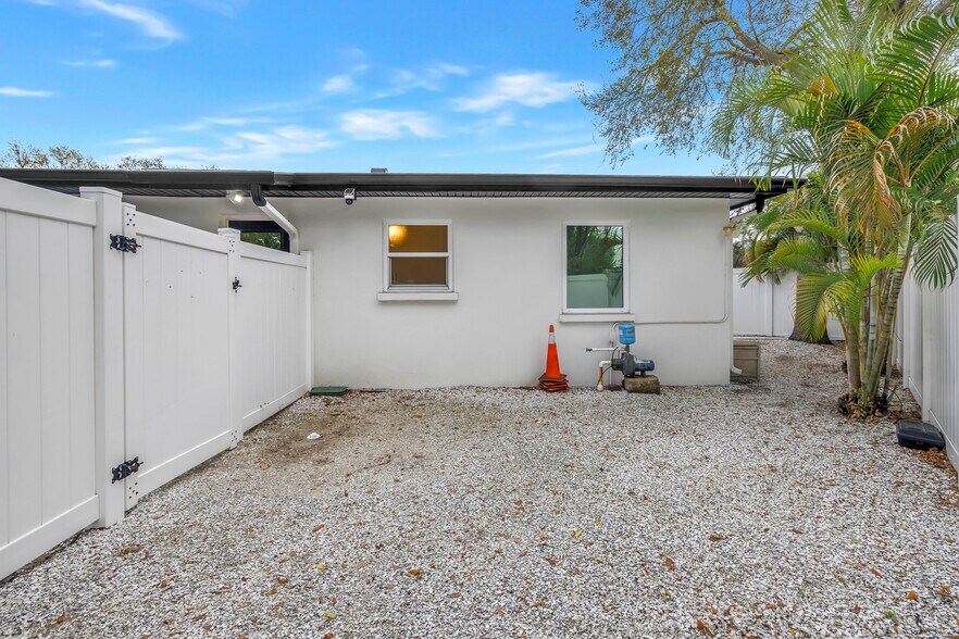 More Photos Of 2200 49th St N, Saint Petersburg Medical For Sale