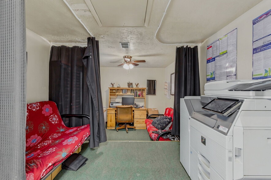 More Photos Of 3401 N Frazier St, Conroe Specialty For Sale