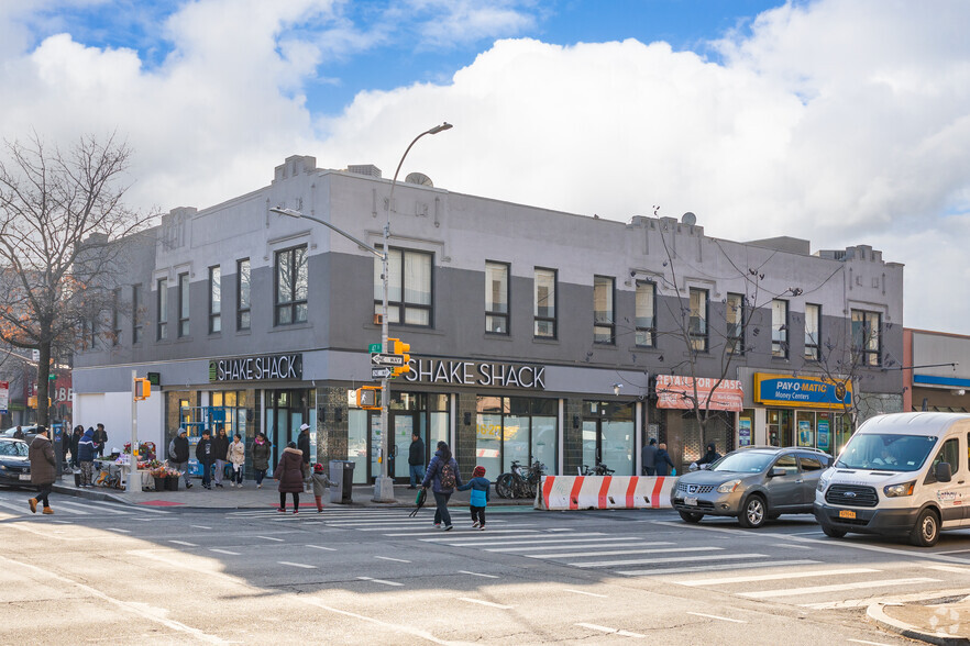 Primary Photo Of 4616 Queens Blvd, Sunnyside Drugstore For Lease