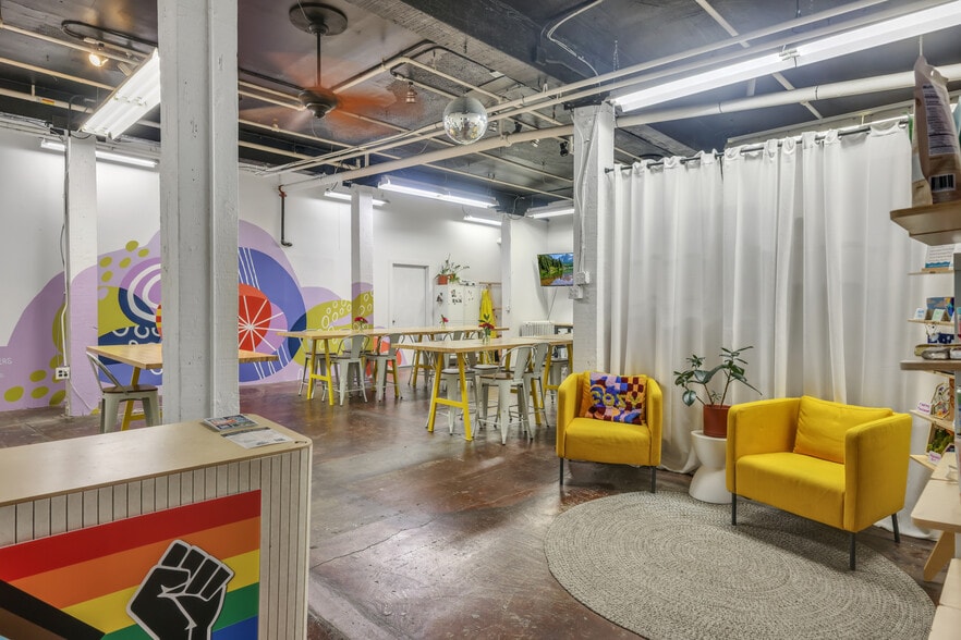 More Photos Of 3516 Fremont Pl N, Seattle General Retail For Lease